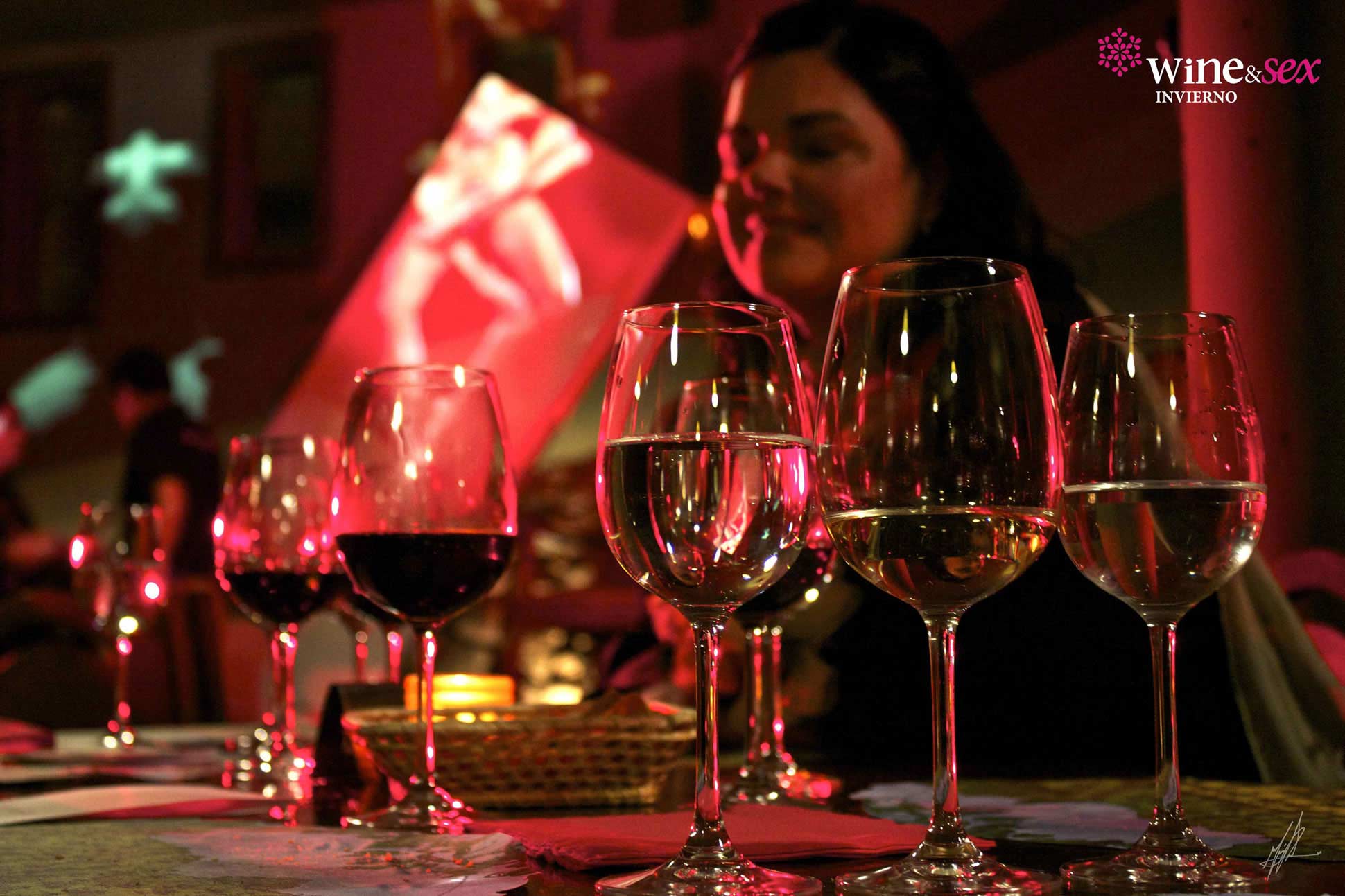 Купить вина ночью. Ночь вино. Вино ночь нежна. 1001 Ночь вино. Виноделие гости.