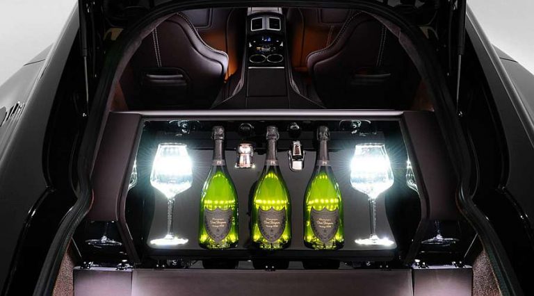 Aston Martin и Дом Периньон — самое быстрое шампанское